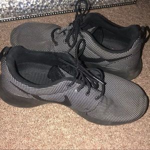 nike roshes